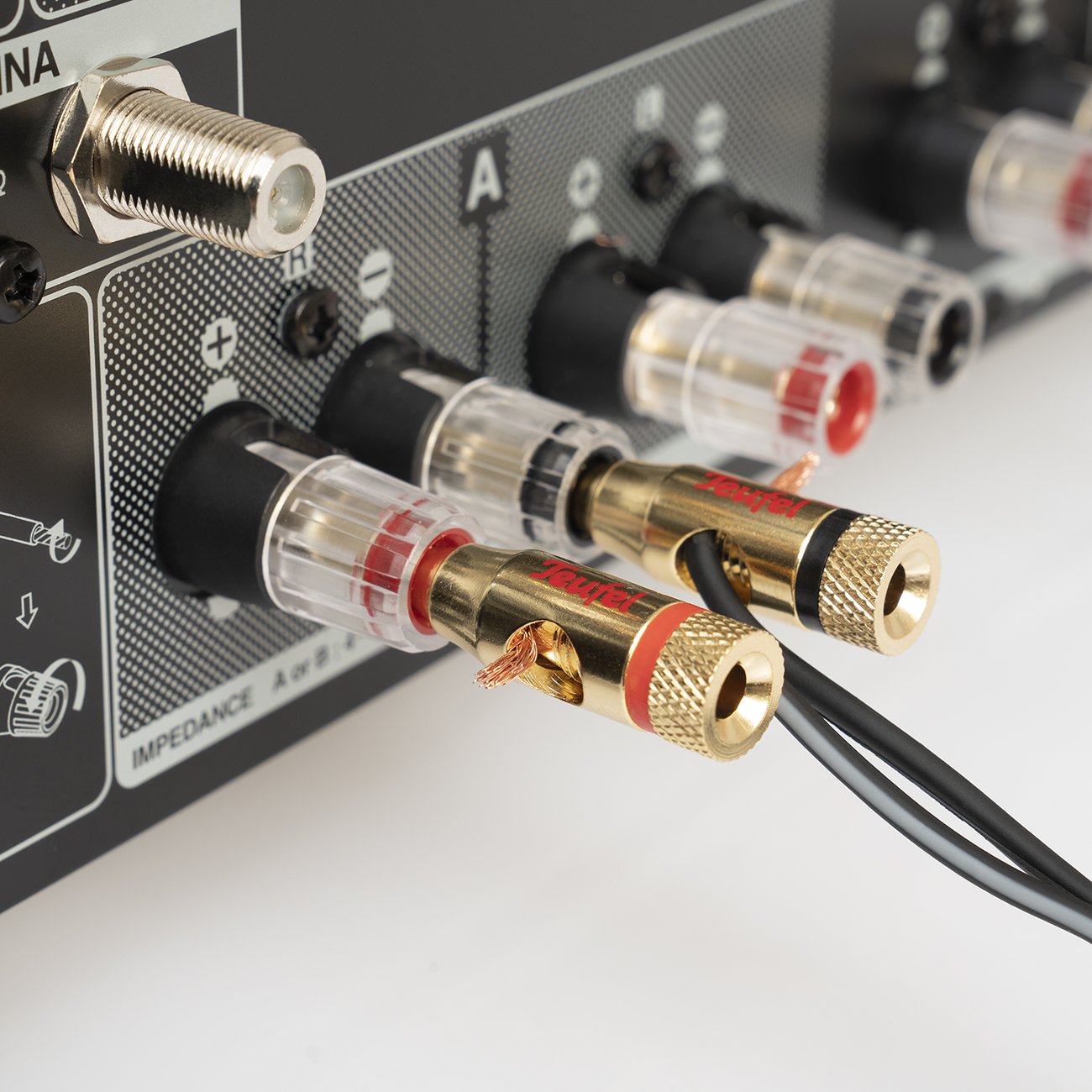 bananaplug-denon-dra-800h-detail-01-1300x1300x72.jpg
